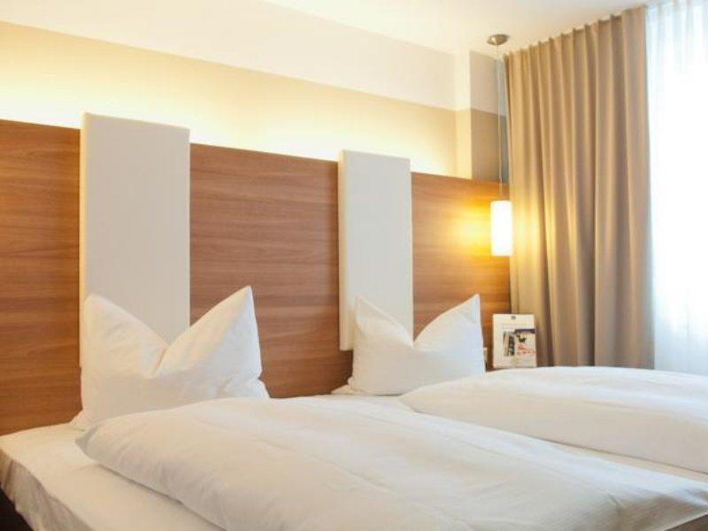 מינכן Hotel Cristal מראה חיצוני תמונה